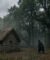 Un homme en tenue du XVIIe siècle s'approche d'une cabane en bois isolée dans une forêt sombre et brumeuse.